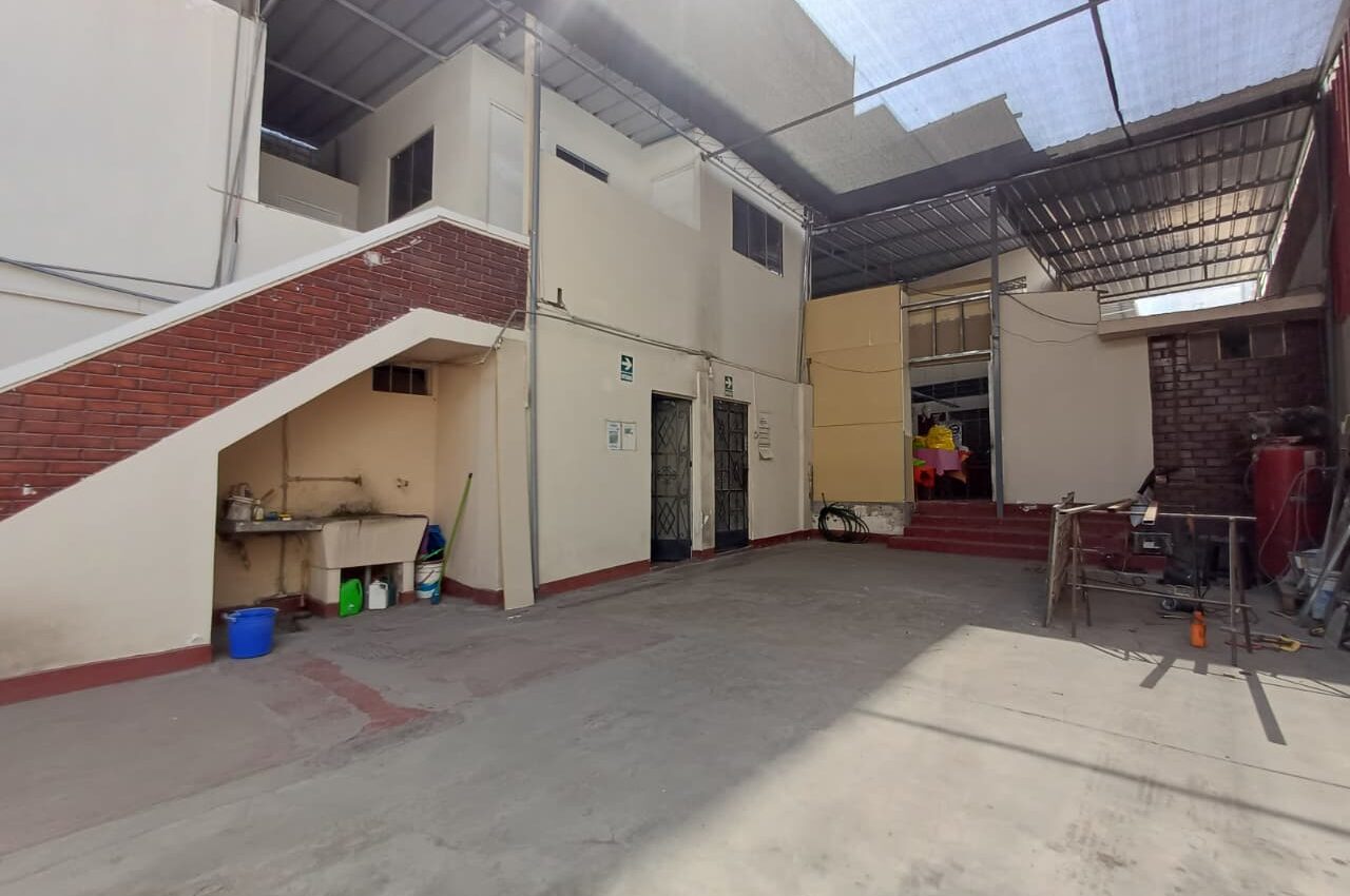 VENTA LOCAL INDUSTRIAL EN SJL